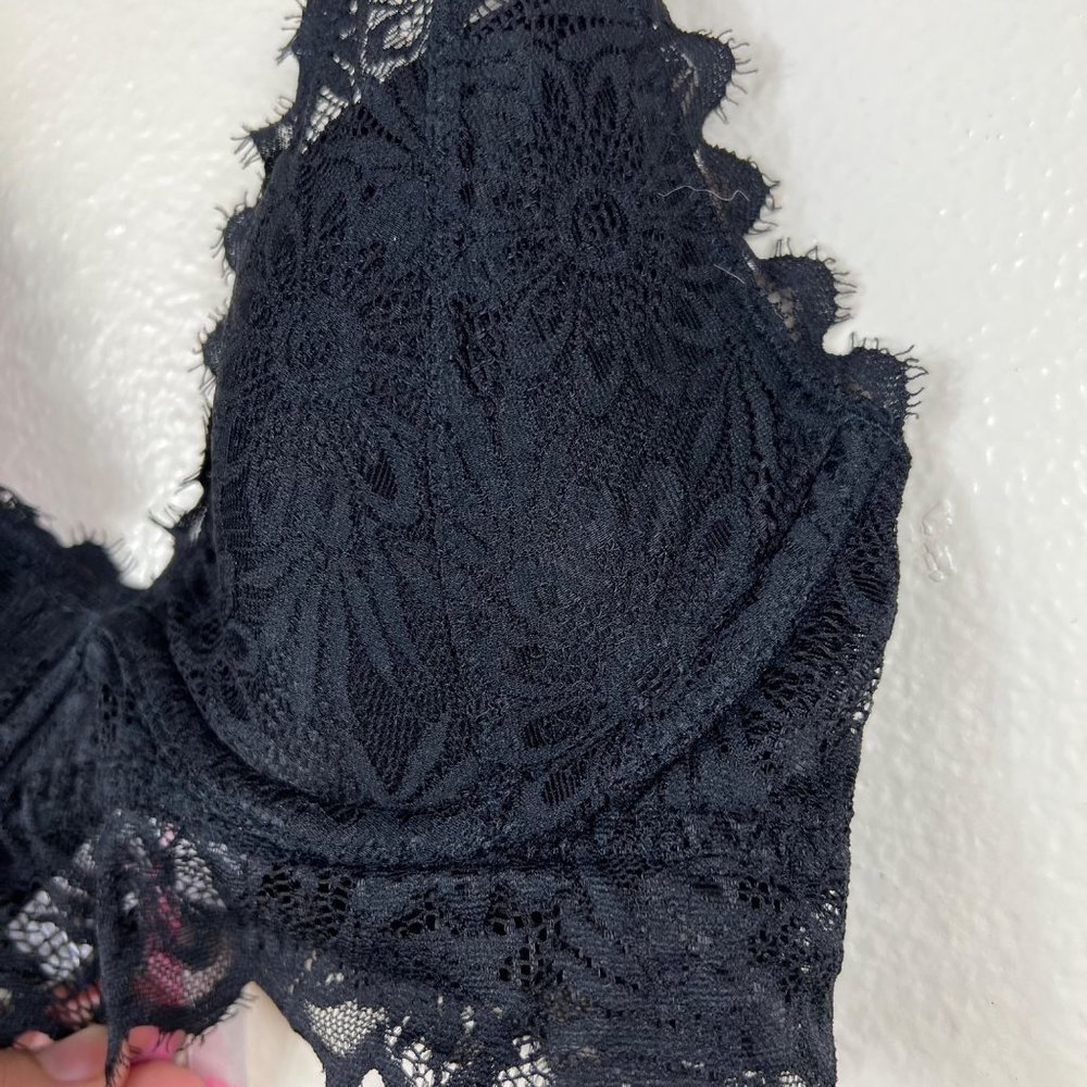 PINK by Victoria's Secret Black Padded Lightly Lined Lace Halter Bralette Size X - Picture 3 of 8